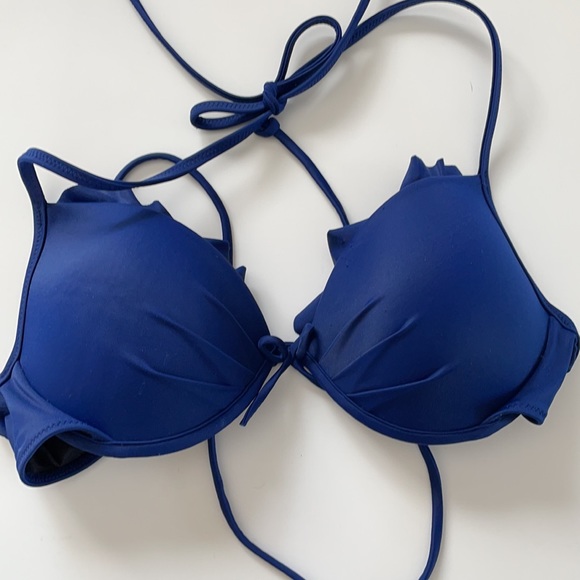 Victoria Secret Ruffle Bikini - Picture 2 of 3